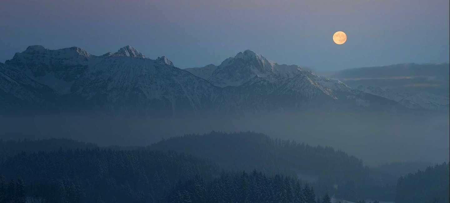 Hazy full moon of APPALACHIA